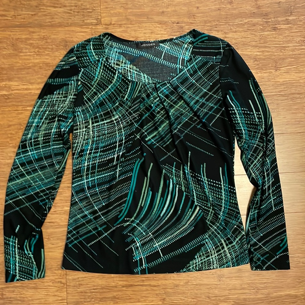 Jonden long sleeve top.